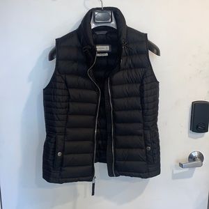 Abercrombie & Fitch Puffer Vest - Medium